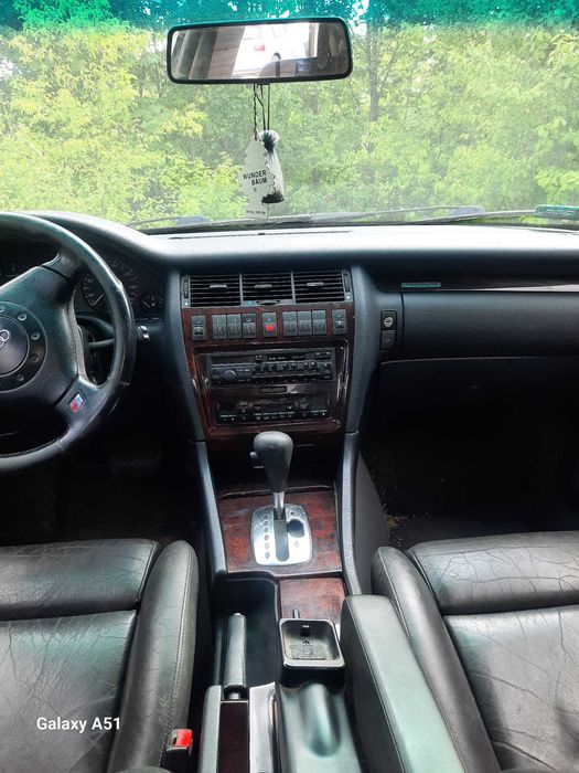 Audi A8D2 samochód osobowy