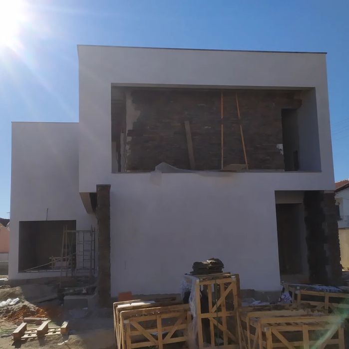 Fazemos trabalhos de remodelação, construção de raiz e light steel fra