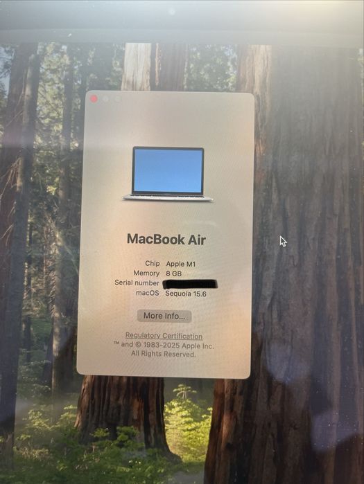 MacBook Air M1 2020, 8 GB RAM e 256 GB SSD.