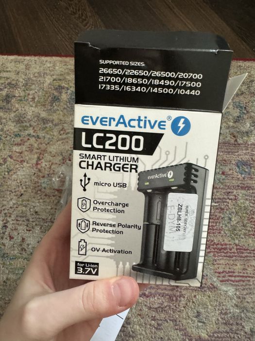 Ładowakra do e-papierosa/ akumulatorów