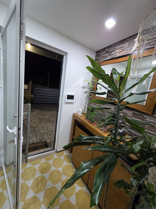 Porta de entrada e janela de alumínio correr