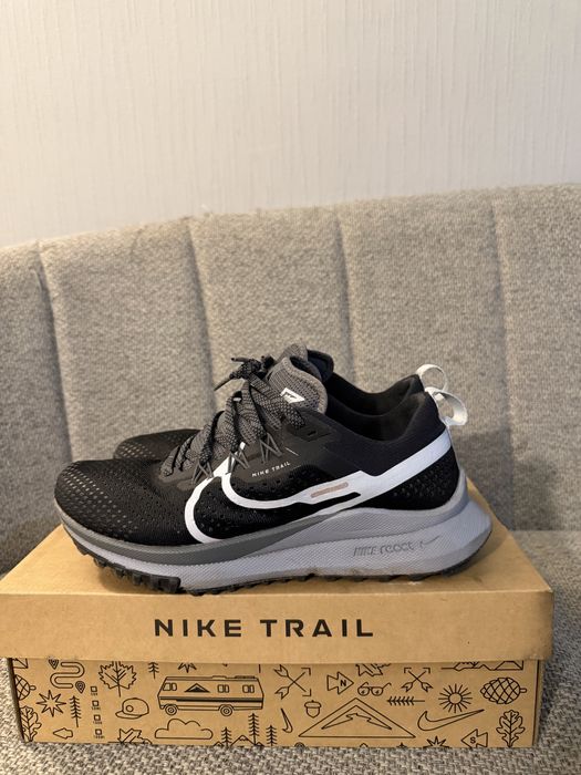 Красовки NIKE б/у.    40.5  (25.5см) оригинал