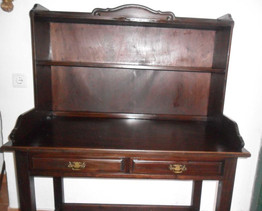 Secretária com alçado