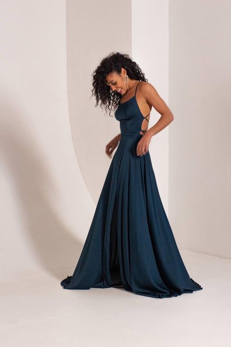 Нереальное красное платье в пол