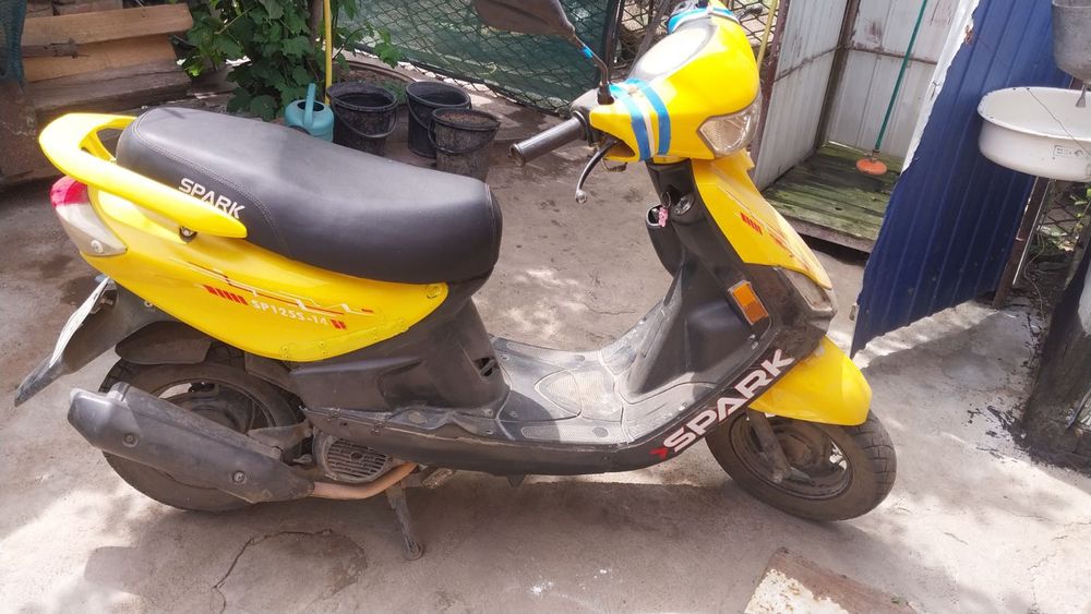Скутер SPARK 125