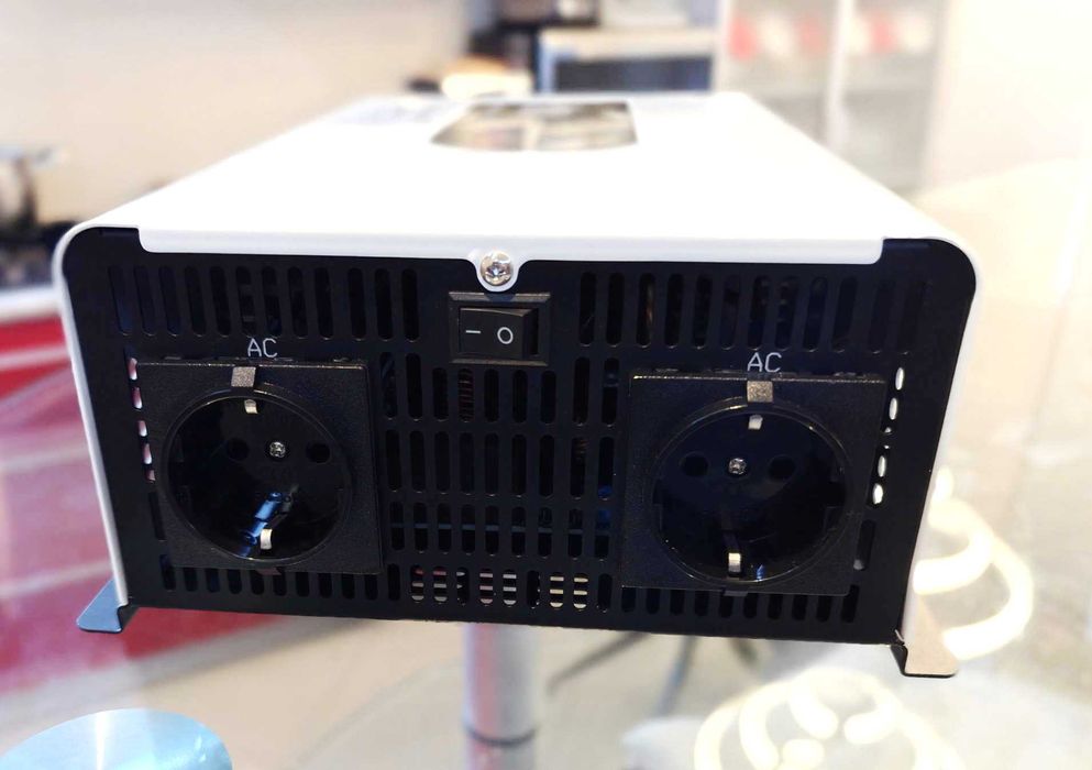 Инвертор HOULI 12В-220В чистый синус 2500/5000Вт оригинал, белый