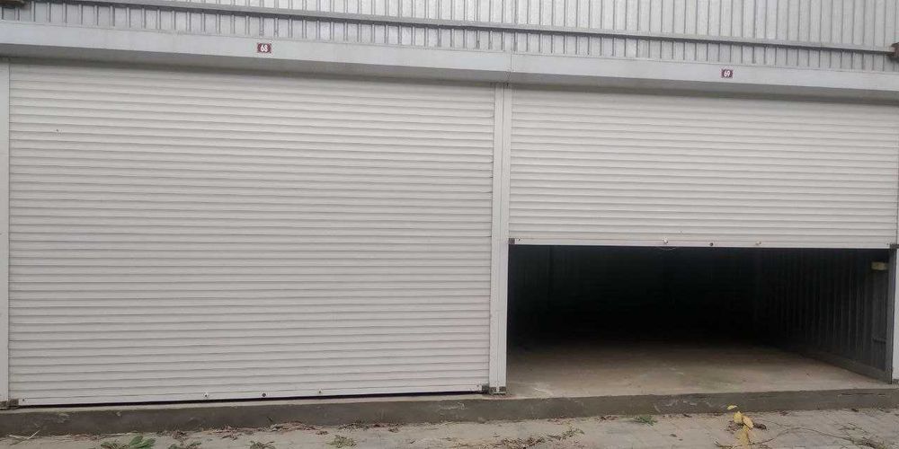 Роллеты защитные для гаража 3 х 2.5. Отличное состояние, дешево. Ролет