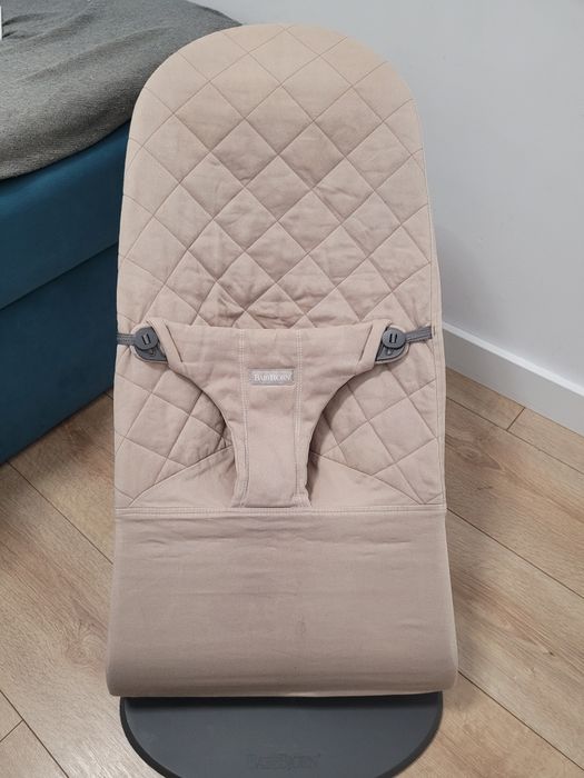 BabyBjorn sand grey bezowy bujaczek lezaczek