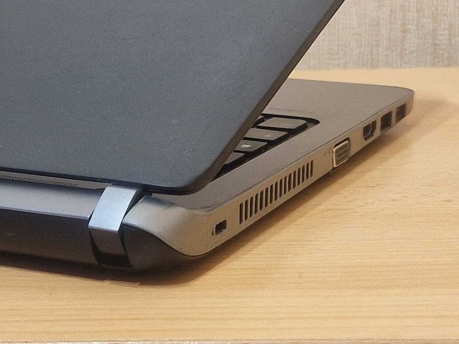 HP ProBook 430 G1 чотирьохядерний Core i3-4005U SSD 256 Батарея 5годин