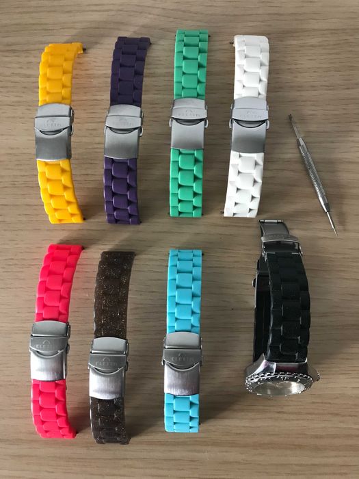 Relógio Eletta com pulseiras coloridas