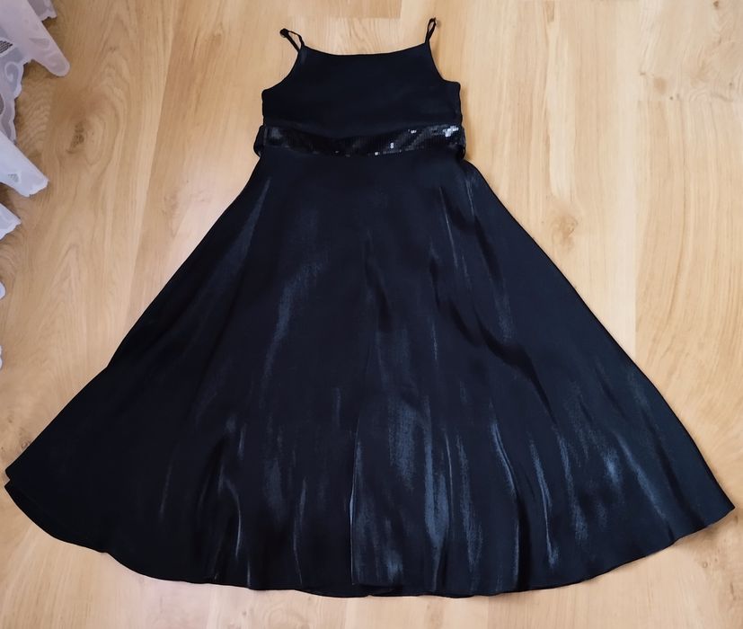 Sukienka czarna elegancka, błyszcząca