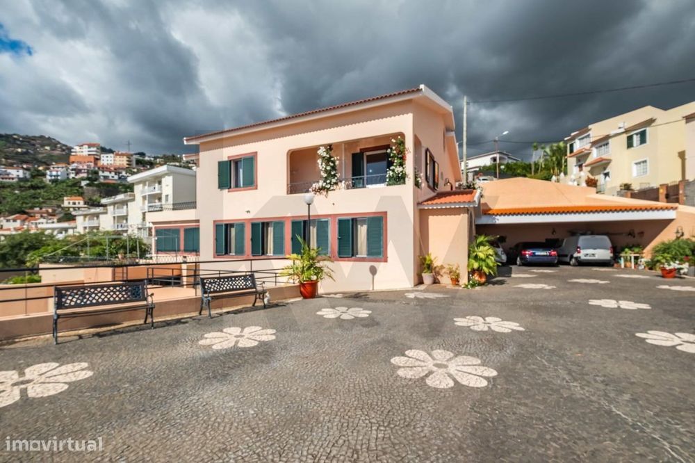 Moradia em Câmara de Lobos com piscina