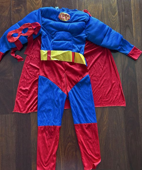 Fato Super Homem com músculos e capa 7-9 anos
