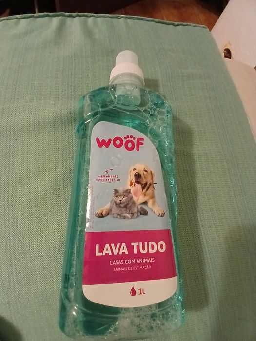 Liquido lavar chão infensivo para os animais