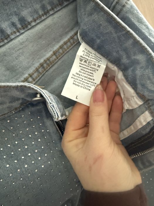 Джинси зі стразами - розмір L