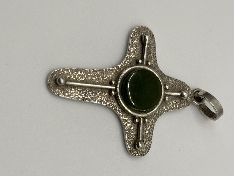 Krzyżyk z nefrytem 1792