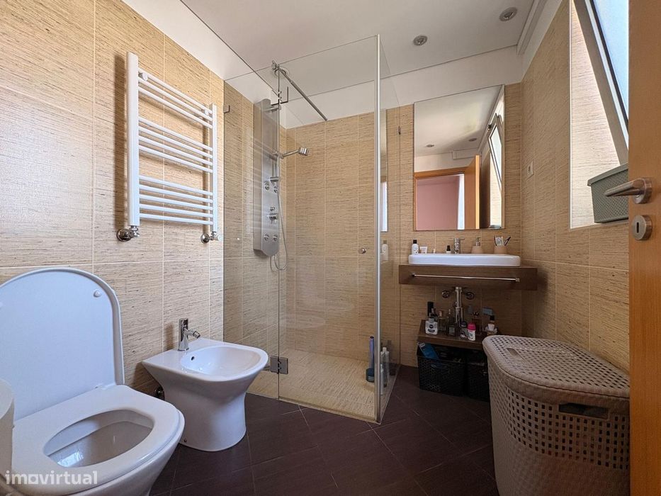 Apartamento T3 (recuado) com 56m2 de terraço, no centro da Trofa