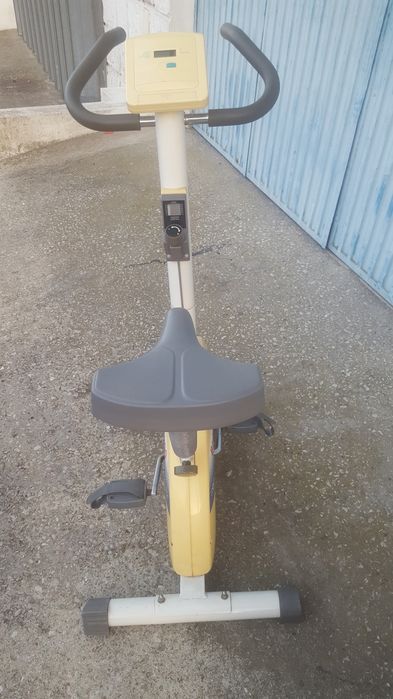 Bicicleta  estática para ginástica
