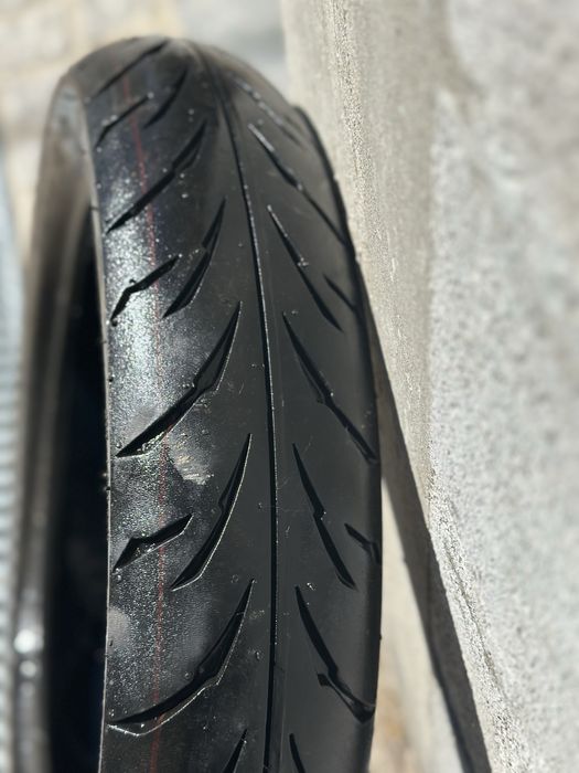 Pneu de mota praticamente novo