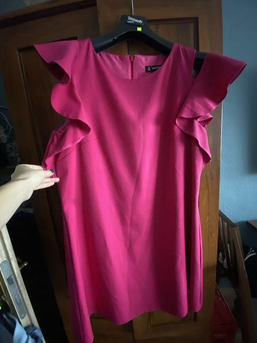 Suknia fuksia , idealna.