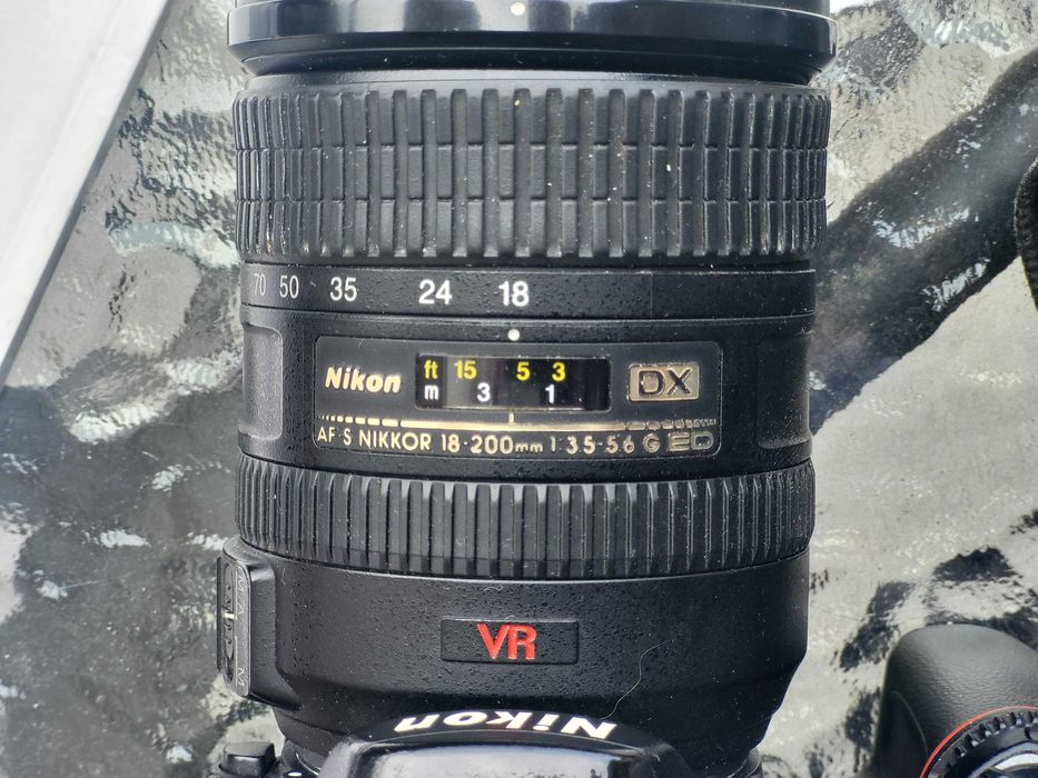 Nikon D80 + Nikkor 18-200 + Lampa SB-800