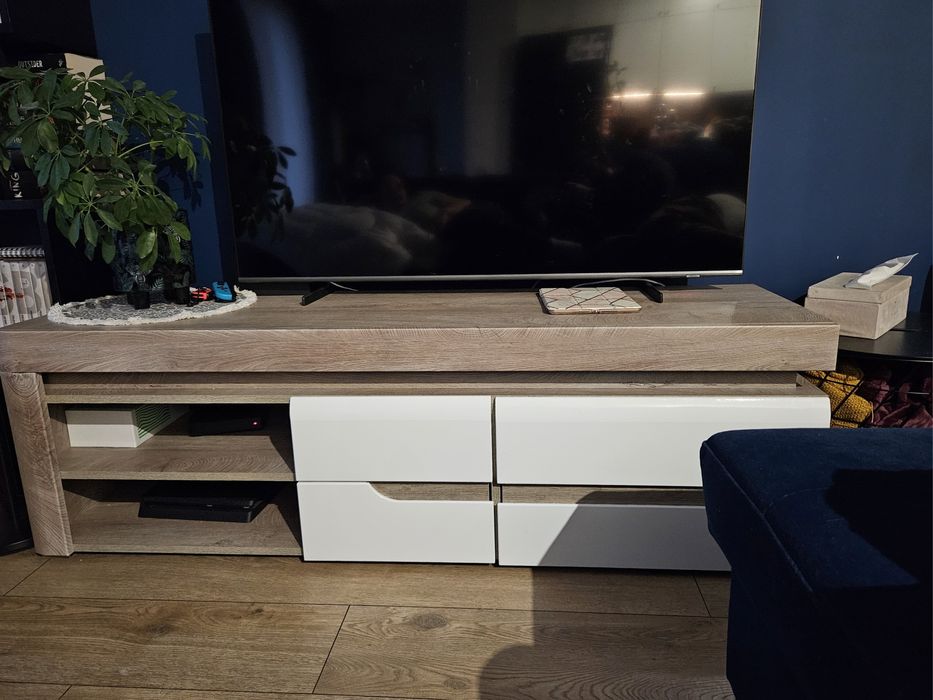 Szafka RTV IRMA z oświetleniem LED