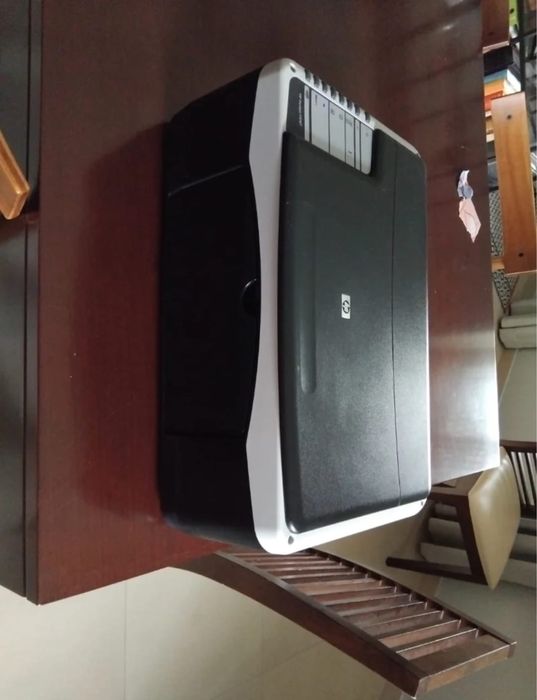 Impressora HP como nova. Tem scanner incorporado.