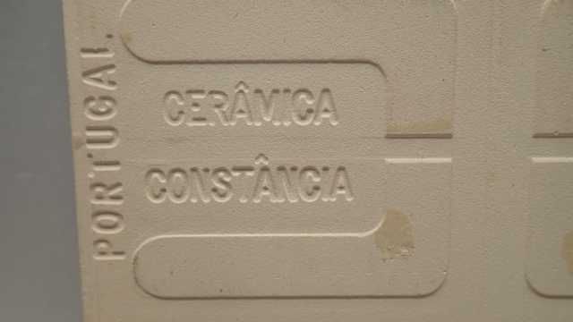 Azulejo com brasão do Hospital da Força Aérea