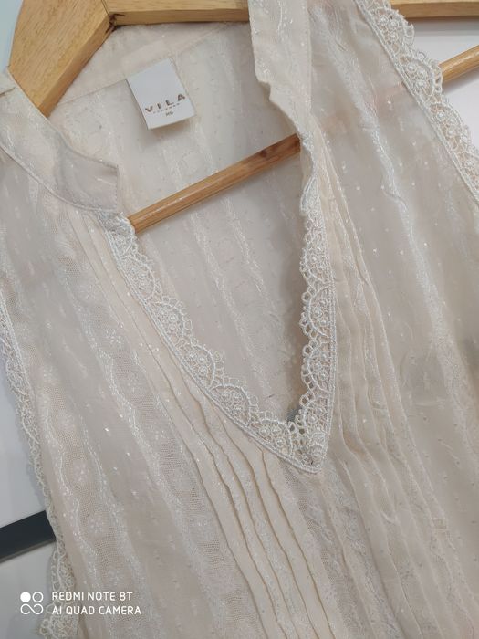 Bluzka Vila XS z koronkowym wykończeniem