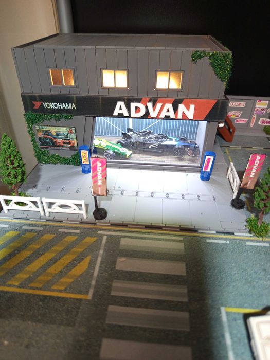 Diorama 1/64 Magic City Yokohama Advan