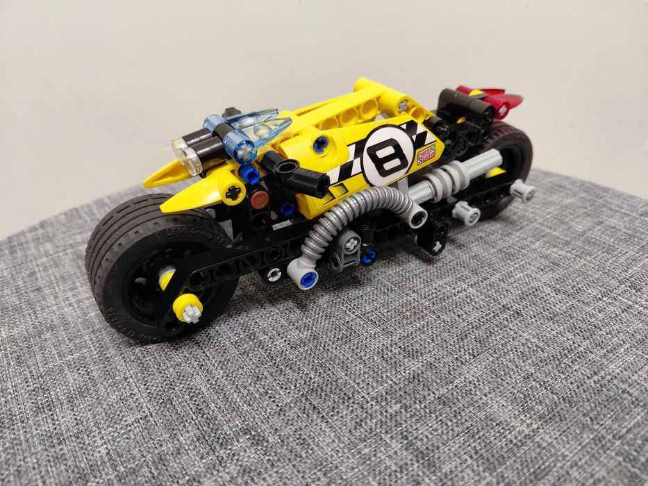 Kaskaderski motocykl z zestawu - LEGO TECHNIC 42058 - Sam motocykl