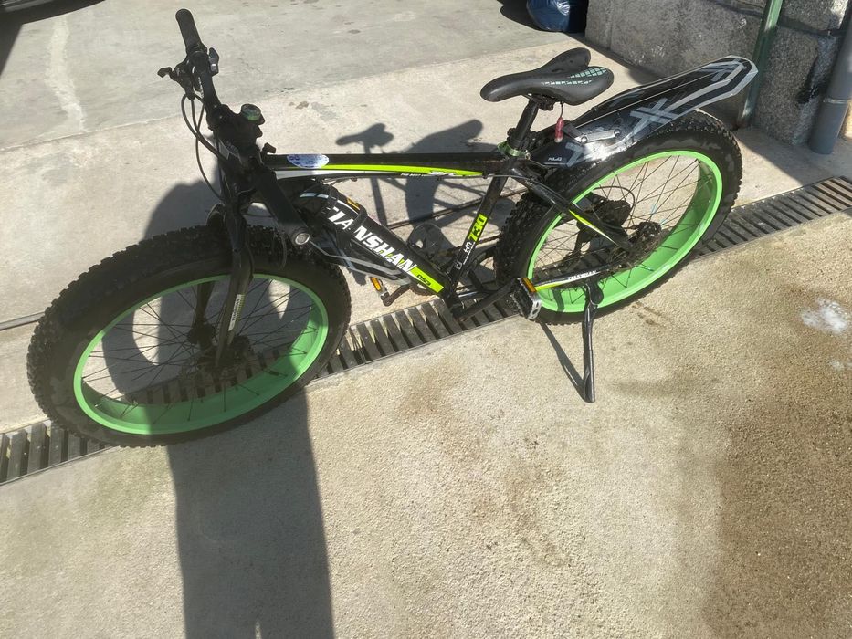 Bicicleta aro 26 jantes largas fatbike