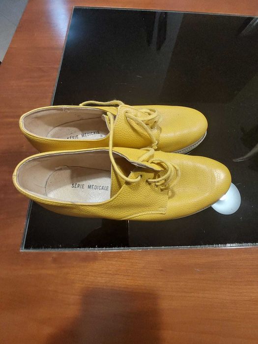 Sapatos para senhora em pele, novos