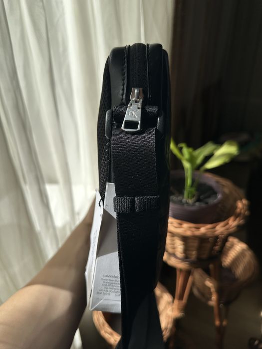 Сумка через плече чоловіча Calvin Klein Jeans Monogram Soft Flatpack 22 AOP Black (ZM0ZM02999)