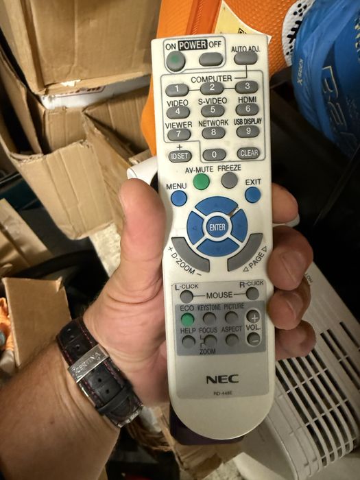 Projektor NEC , model NP-VE281
