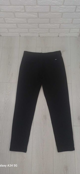 Spodnie młodzieżowe czarne chino Sinsay. Rozmiar 30