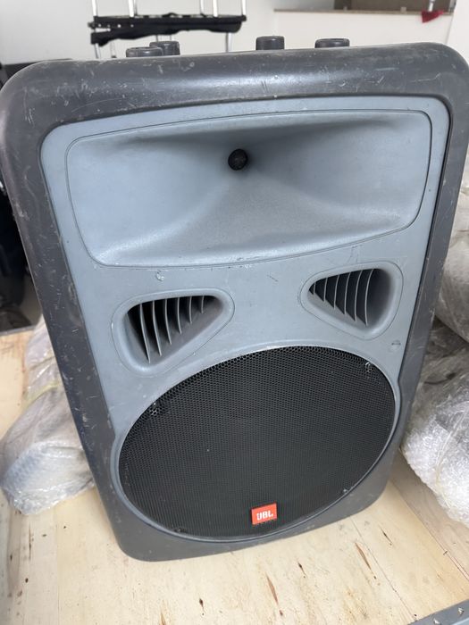 Colunas de som ginasio