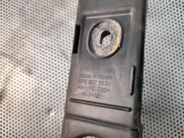 Guia de pára-choques trás direita SEAT Altea (5P1)