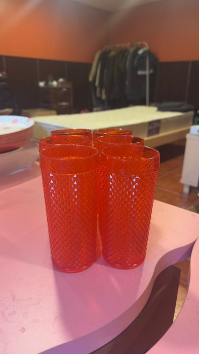 Conjunto de pratos e copos ikea