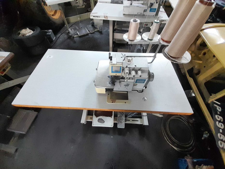 Maquina de corte e cose KINGTEX