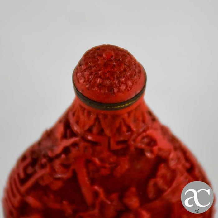Frasco de Rapé (snuff bottle) laca Cinnabar e metal, 1ª metade séc. XX