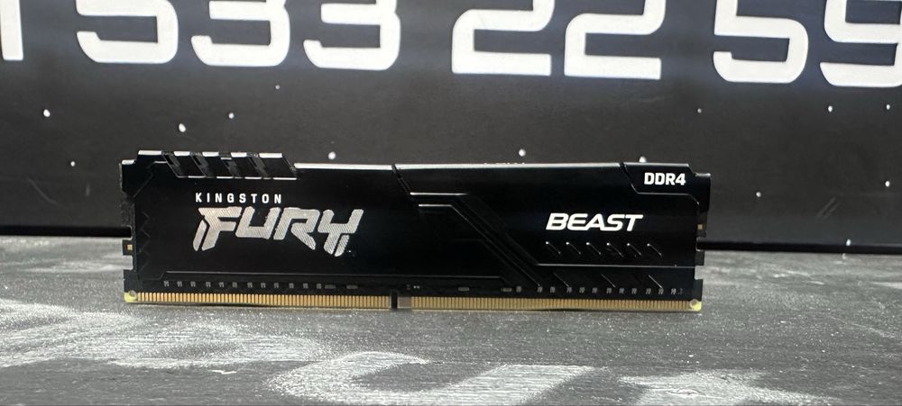 Оперативна память  ігрова Kingston FURY Beast DDR4 3200 16GB високої швидкості, ідеал як нова