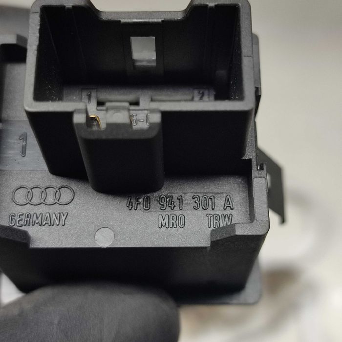 Regulator przełącznik regulacji wysokości świecenia świateł Audi a6 c6