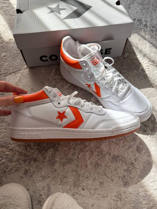 Кели Converse нові