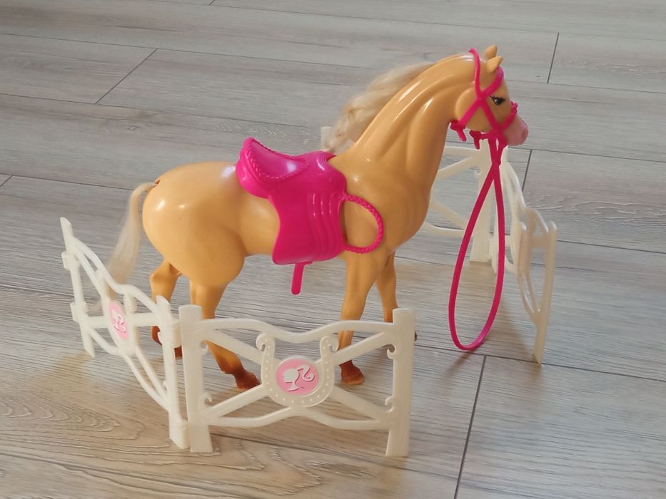 Barbie wraz z koniem