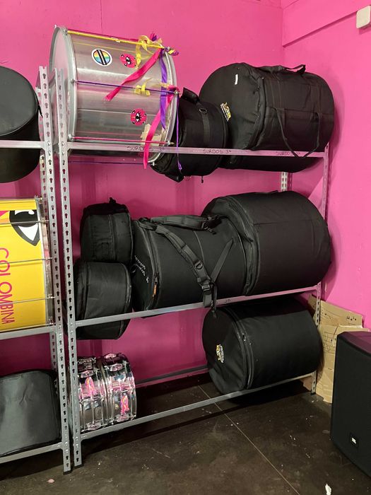 Estantes Pneus Manutan 2 UNI. Carga máx. por nível: 80kg