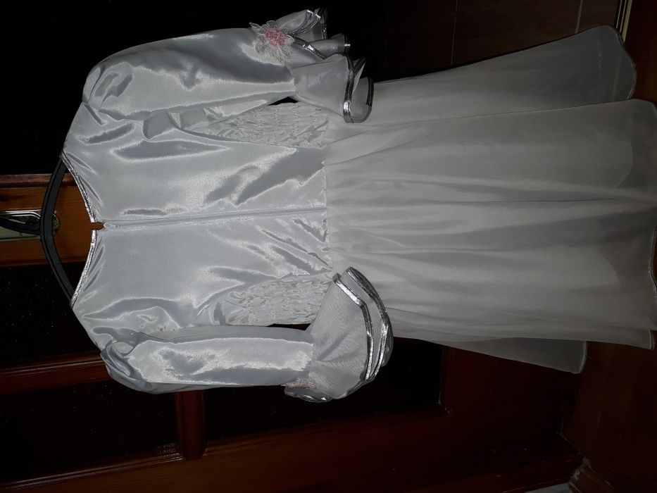 Белое платье