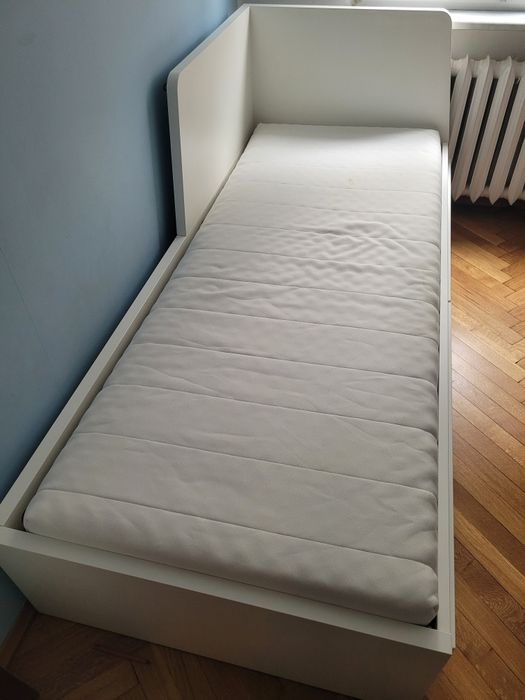 Łóżko Flekke Ikea (łóżko +2 materace)