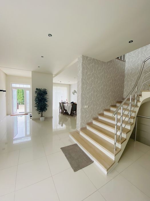 Оренда будинку 4+ кімнат