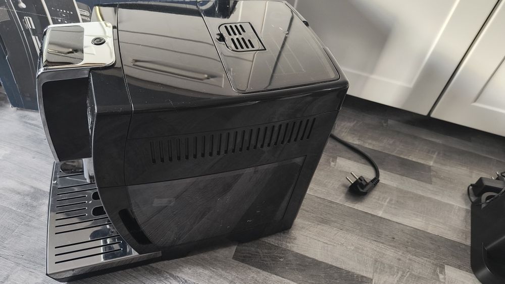 Ekspres do kawy DeLonghi Dinamica jak nowy